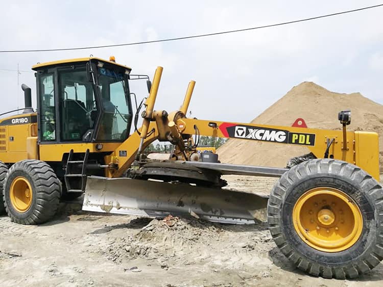 XCMG factory motor grader GR180 with ripper and blade for sale